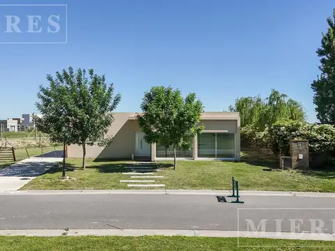 Casa en Alquiler de 3 dormitorios