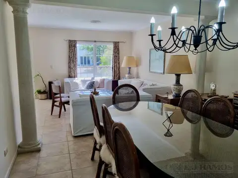 Casa 6 ambientes con 3 baños