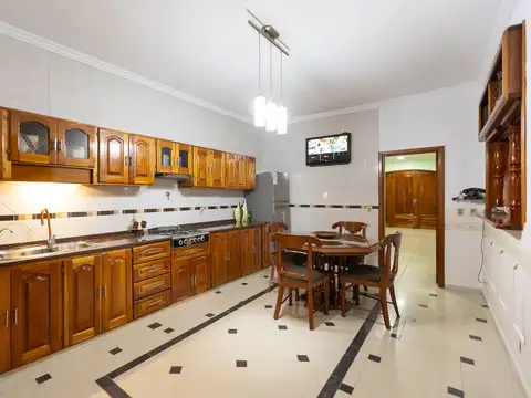 Casa 5 ambientes con 3 baños