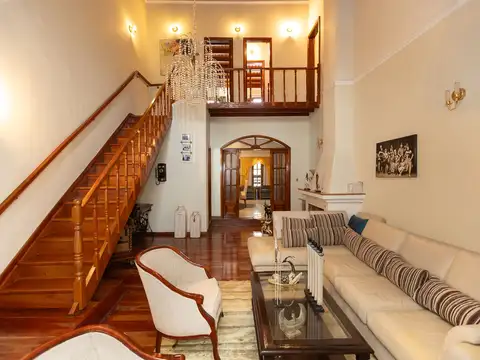 VENTA CASA 5amb EN MATADEROS/NAON C/PATIO Y PILETA