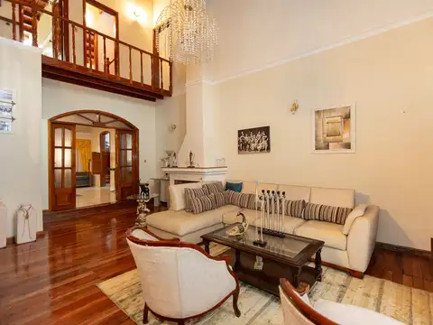 VENTA CASA 5amb EN MATADEROS/NAON C/PATIO Y PILETA