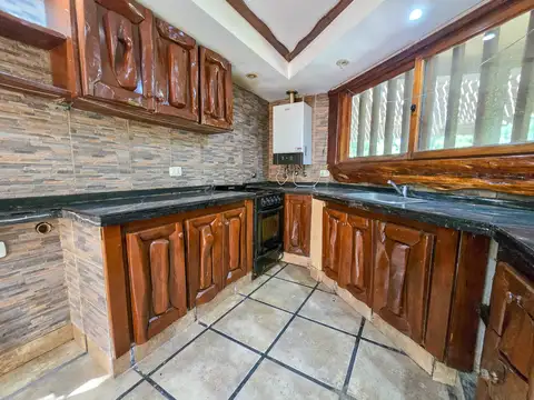 Casa 4 amb. con parque y entrada para vehículo - Bosque Peralta Ramos