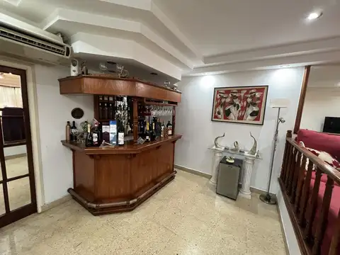 Casa 5 ambientes con 4 baños