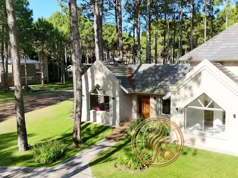 Venta casa Pinamar Norte 4 ambientes con piscina FINANCIADA