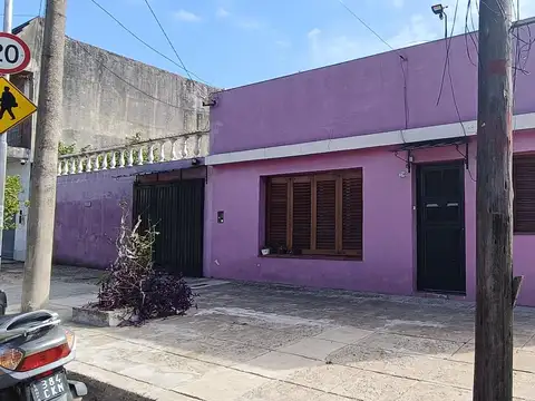 Casa 4 ambientes con garage, patio y terraza