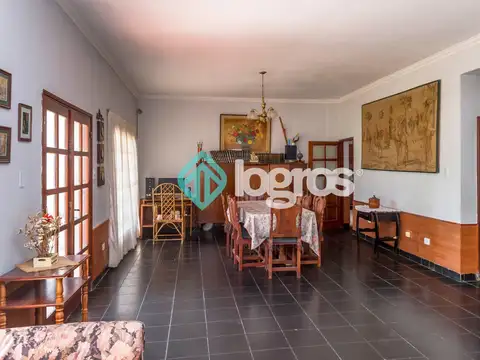 Casa en Venta con 3 cocheras