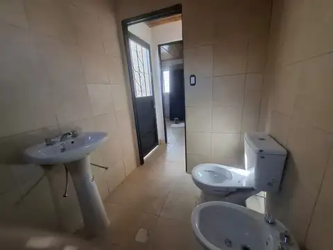Casa 2 ambientes con 1 baño