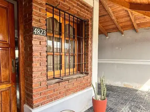 Casa en Venta en Villa España, USD 110.000