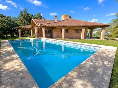 Venta. Casa 3 Ambientes. Con Pileta Y Gas Natural. Barrio Parque Sakura. Exaltación de la Cruz