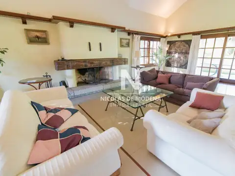 Casa 7 ambientes con 8 baños