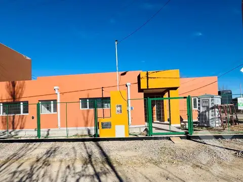 VENTA CASA CON  3 DORM. - B ° Los Sauces,  Fernandez  Oro