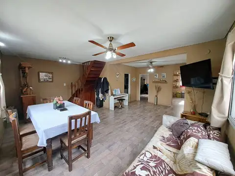 CASA EN VENTA 4 AMBIENTES EN EZEIZA CON PILETA