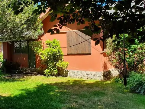 Azcuénaga y Almirante Brown