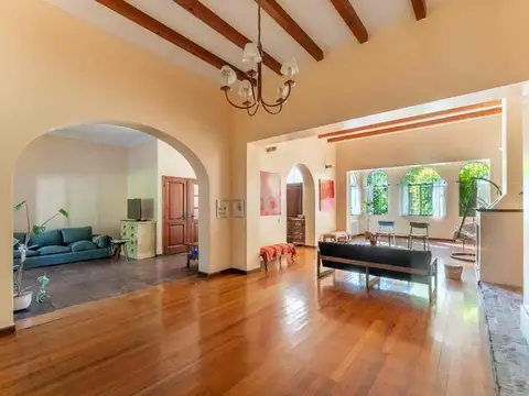 Casa 7 ambientes con 3 baños