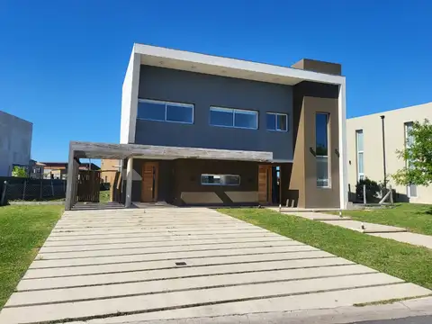 CASA 5 AMBIENTES EN ALQUILER EN TERRALAGOS