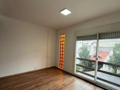 Departamento en alquiler en Balvanera (Venezuela al 2500)  de 2 amb.