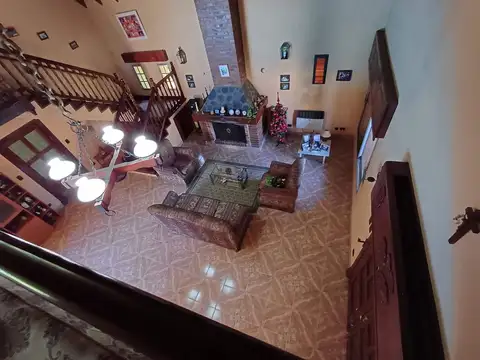 Casa 6 ambientes con 4 baños