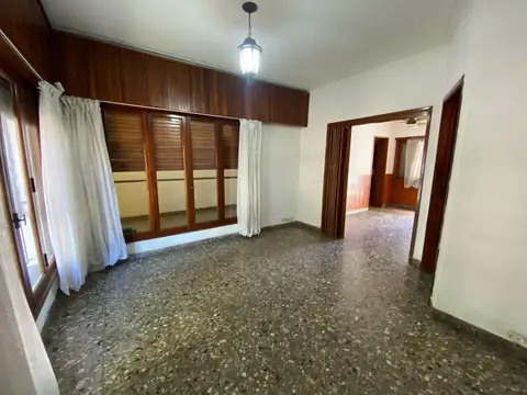 Casa 4 ambientes con 1 baño