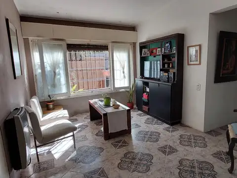 Casa 3 ambientes con 2 baños