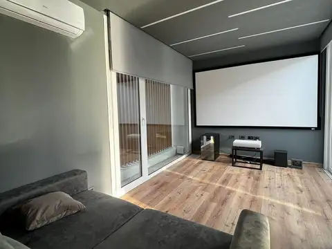 Casa 8 ambientes con 4 baños