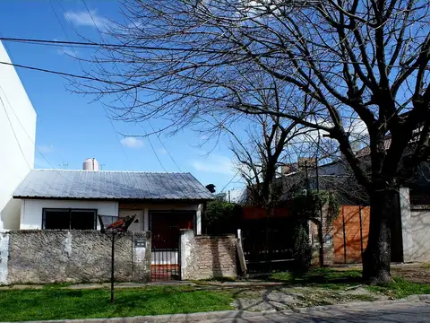 Casa en venta 6 Ambientes. Los Hornos, La Plata.