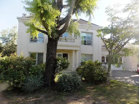 Casa en Venta con 7 cocheras