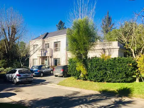 Casa en Venta en Solar Del Bosque, USD 300.000