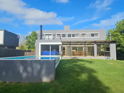 Casa en Venta Barrio Los Pilares en Pilar con pileta