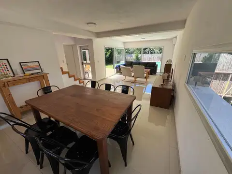 Casa 5 ambientes con 4 baños