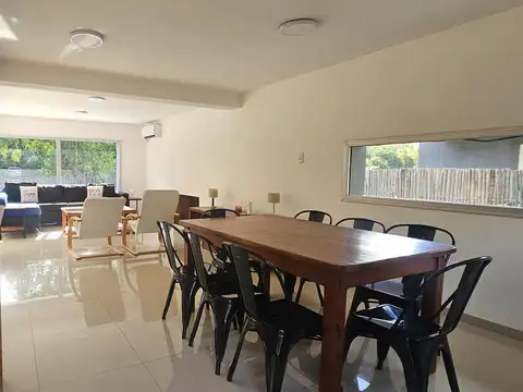 Casa en Venta con 4 cocheras
