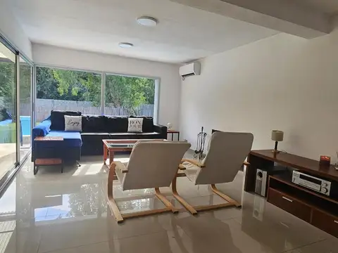 Casa 5 ambientes con 4 baños