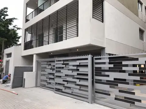 Depto 2 ambientes al frente con balcon y cochera caseros financia