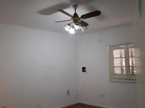 VENTA - CASA / LOCAL COMERCIAL 2 DORMITORIOS - LUDUEÑA / LAS MALVINAS