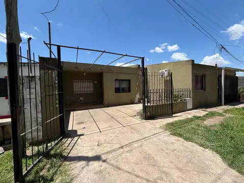 CASA EN VENTA EN PERGAMINO CON PILETA
