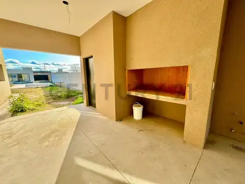 Casa en Venta en Roldan, USD 270.000