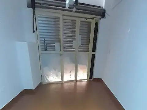 local 24 m2 (7x3 + baño ) apto varios rubros (consultar) excepto verduleria y comidas