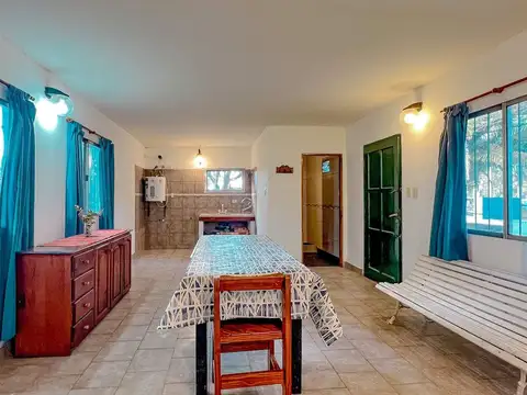 Casa 4 ambientes con 2 baños