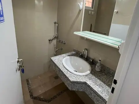 Oficina en Alquiler al Este