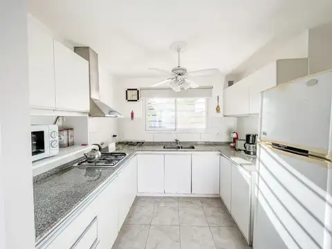 Casa en Alquiler Temporal con 2 cocheras