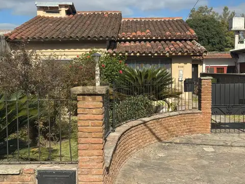 Camino General Belgrano  e/444 y 445 - Casa en Venta