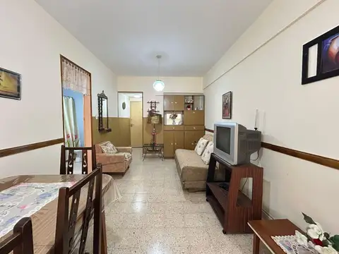 DOS AMBIENTES LATERAL MUY LUMINOSO