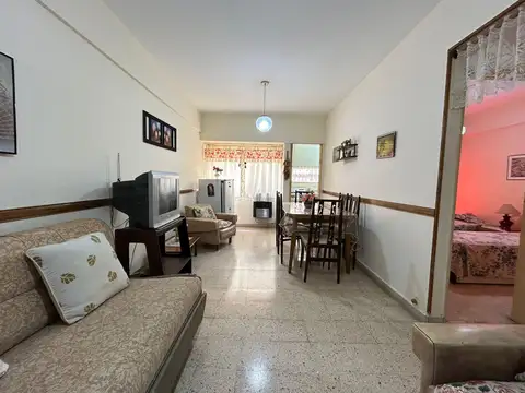 DOS AMBIENTES LATERAL MUY LUMINOSO