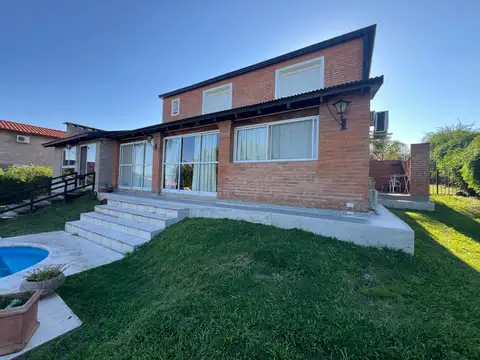 Casa 5 ambientes con 3 baños