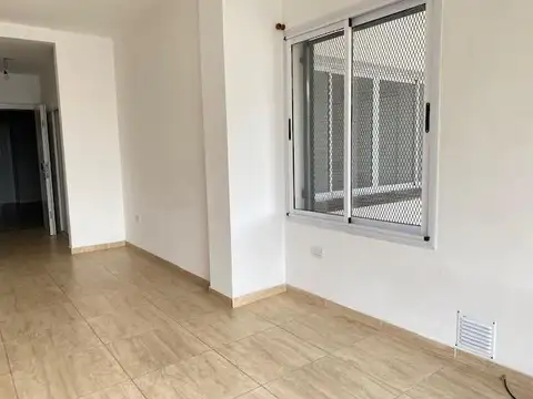 Departamento en Alquiler en Bernal Oeste, $ 390.000
