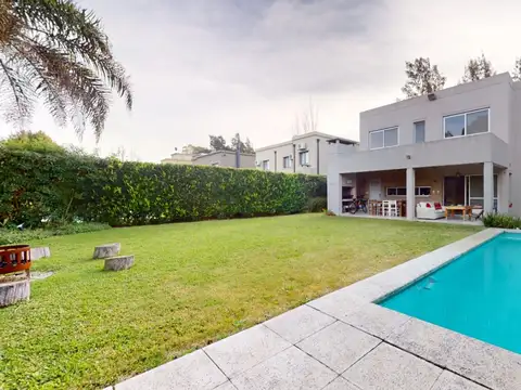 CASA 6 AMB EN VENTA EN LA DAMASIA C/PILETA Y PARQU