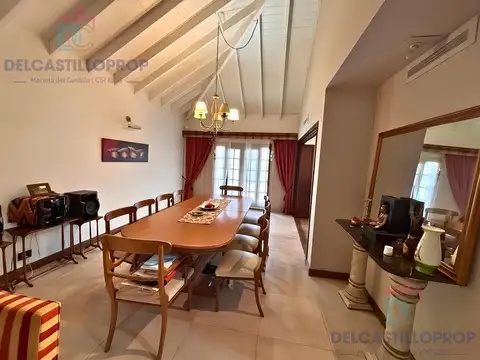 Casa en Venta con 2 cocheras