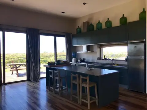 VENTA CASA EN BARRIO CERRADO SAN RAFAEL MENDOZA