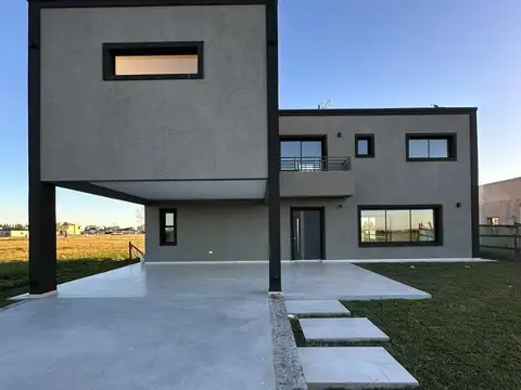 Depto Tipo Casa 4 ambientes con 3 baños