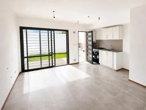 Casa en venta - 2 Dormitorios 2 Baños - Los Hornos