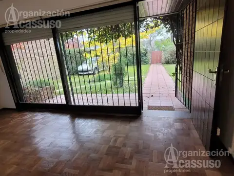 Casa 6 ambientes con 2 baños